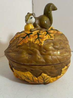 🛍️3/$30 Vtg Squirrel atop walnut ceramic cookie jar autumn fall woodland themed